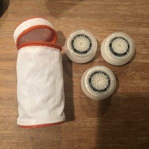 Clarisonic sensitive skin brush heads and case